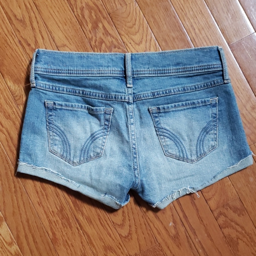 SOLD Hollister๐บLow Rise Short Shorts Size 0 - Picture 2 of 4